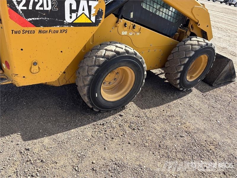 CAT 272D2 Two-Speed Skid Steer Loader  스키드로더