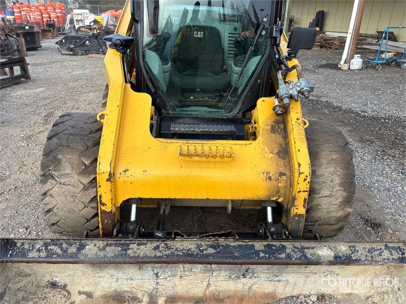 CAT 272DXHP Two-Speed Skid Steer Loader Skid steer mini nakladalci