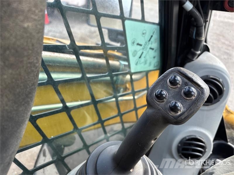 CAT 272DXHP Two-Speed Skid Steer Loader Skid steer mini nakladalci