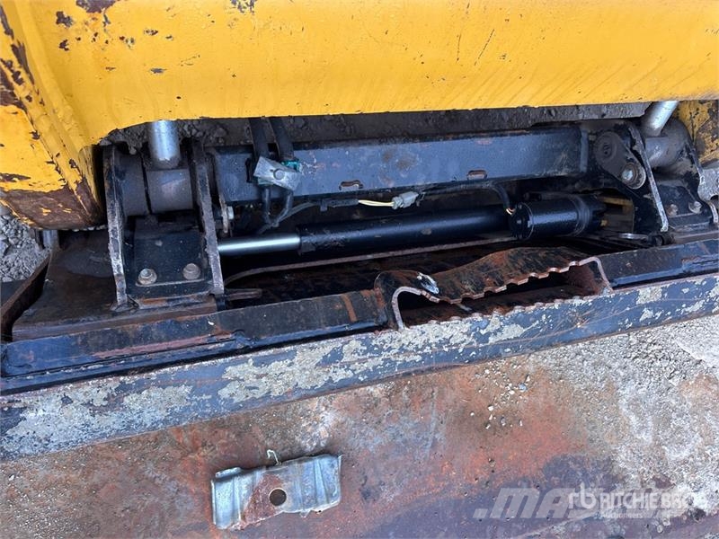 CAT 272DXHP Two-Speed Skid Steer Loader Skid steer mini nakladalci