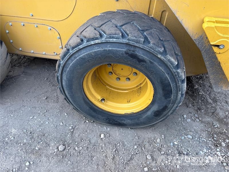 CAT 272DXHP Two-Speed Skid Steer Loader Skid steer mini nakladalci