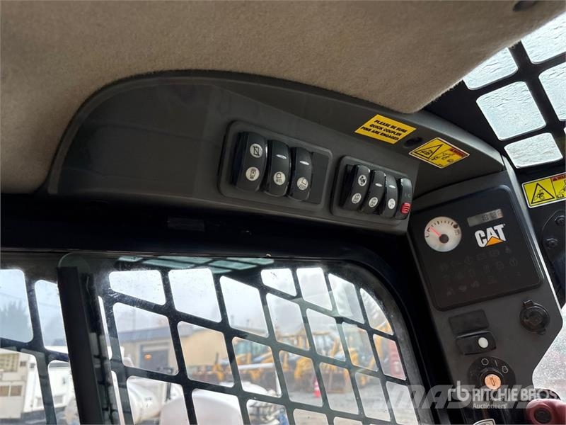 CAT 272DXHP Two-Speed Skid Steer Loader Skid steer mini nakladalci