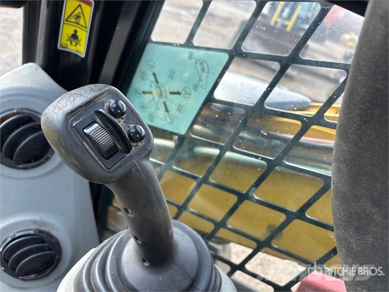 CAT 272DXHP Two-Speed Skid Steer Loader Skid steer mini nakladalci