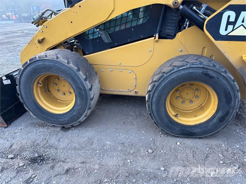 CAT 272DXHP Two-Speed Skid Steer Loader Skid steer mini nakladalci