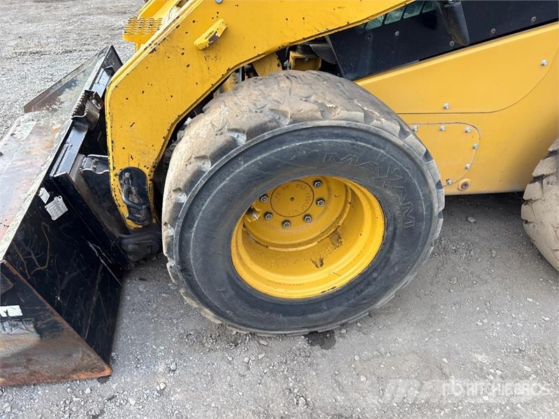 CAT 272DXHP Two-Speed Skid Steer Loader Skid steer mini nakladalci