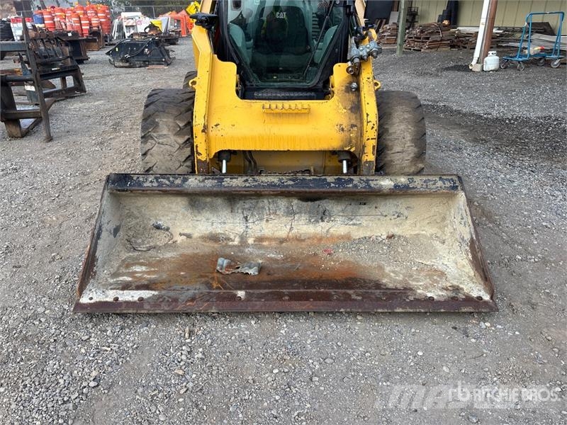 CAT 272DXHP Two-Speed Skid Steer Loader Skid steer mini nakladalci
