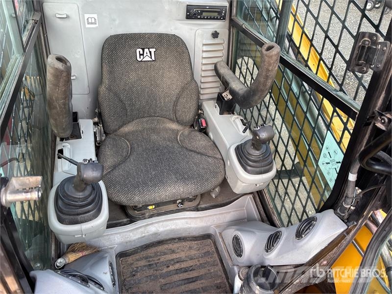 CAT 272DXHP Two-Speed Skid Steer Loader Skid steer mini nakladalci
