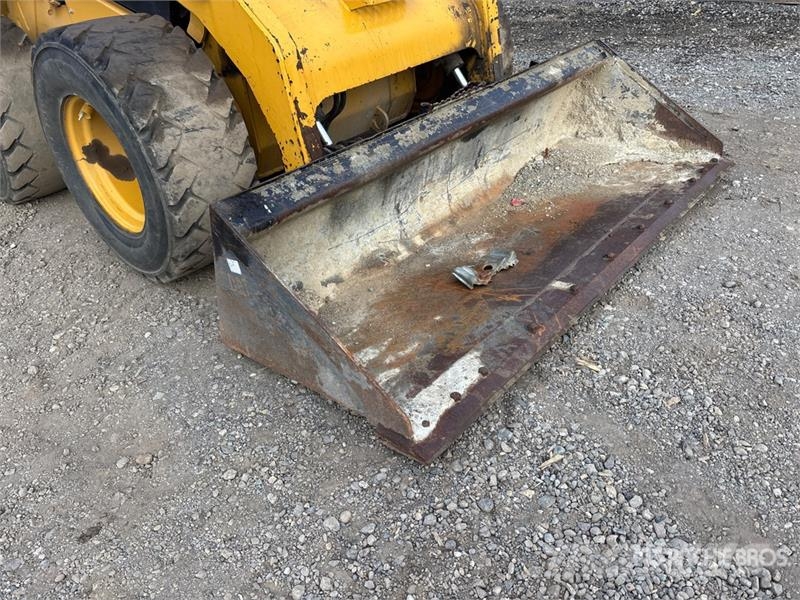 CAT 272DXHP Two-Speed Skid Steer Loader Skid steer mini nakladalci
