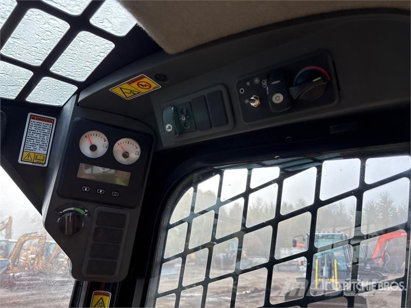 CAT 272DXHP Two-Speed Skid Steer Loader Skid steer mini nakladalci