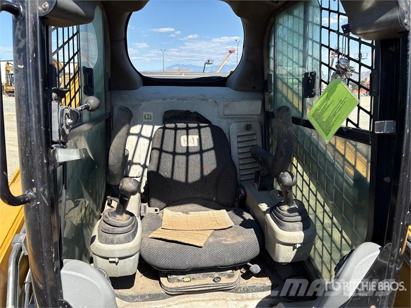 CAT 279C Skid steer mini nakladalci