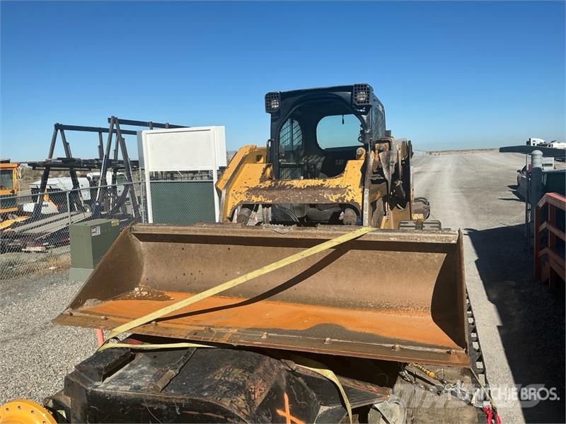 CAT 279D لوادر انزلاقية التوجيه