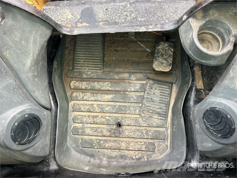 CAT 299D Chargeuse compacte
