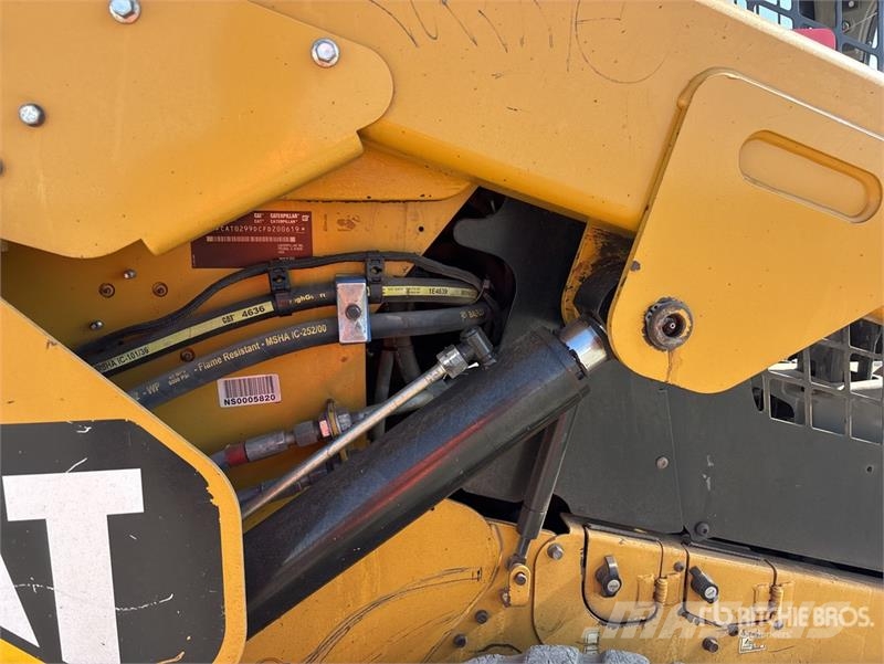 CAT 299D2 滑移装载机