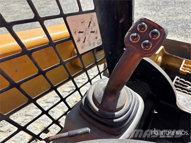 CAT 299D2 滑移装载机