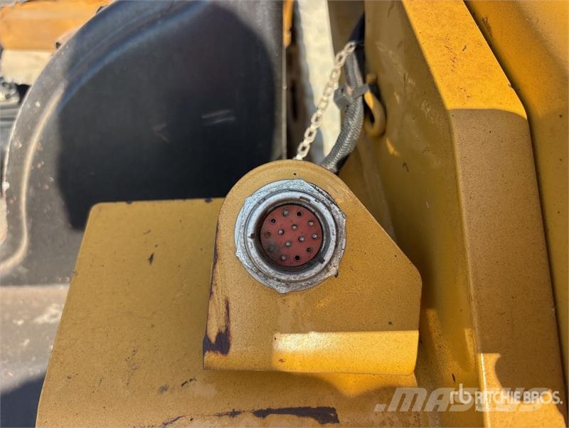 CAT 299D2 滑移装载机