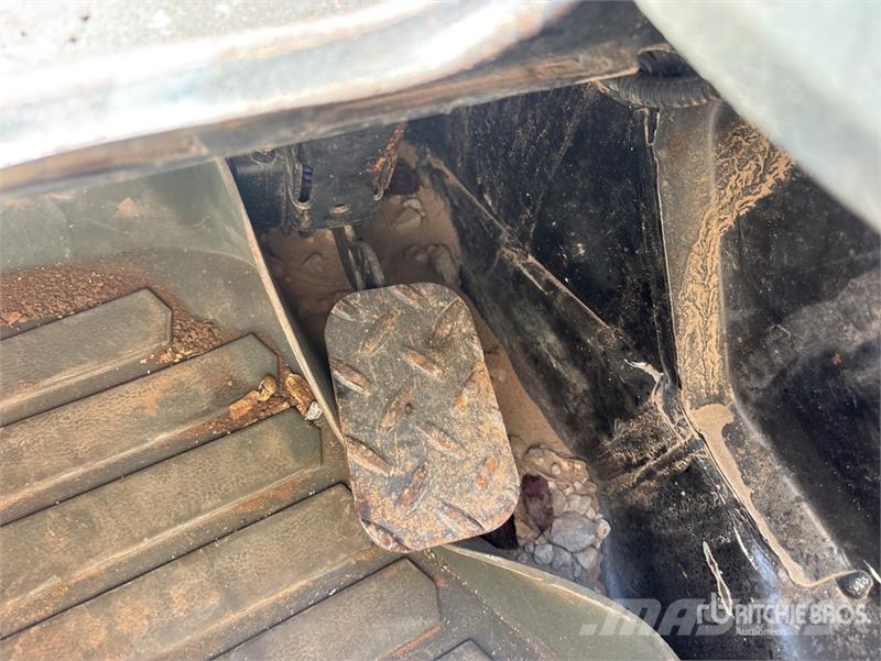 CAT 299D2 滑移装载机