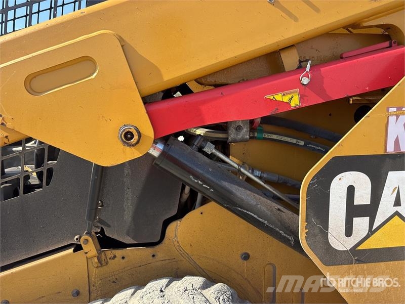 CAT 299D2 滑移装载机