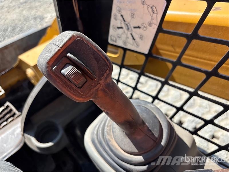 CAT 299D2 滑移装载机