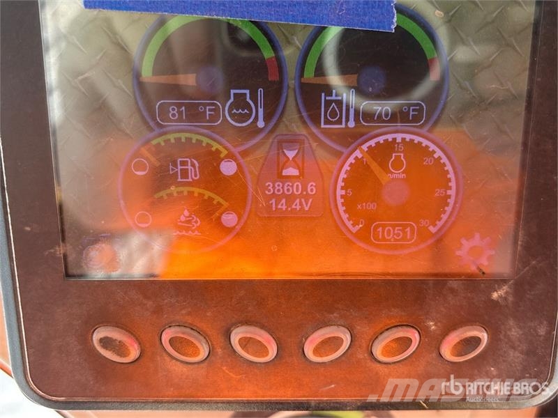 CAT 299D2 滑移装载机