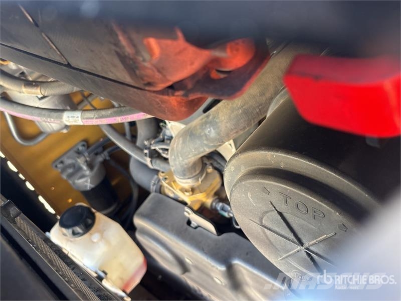 CAT 299D2 滑移装载机