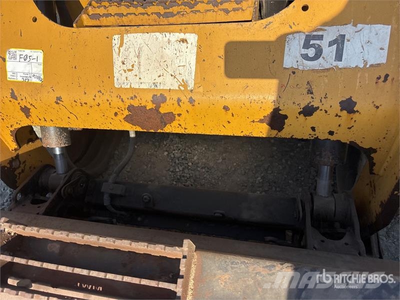 CAT 299D2 滑移装载机