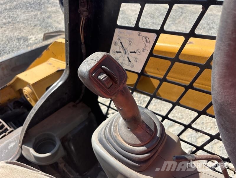 CAT 299D2 滑移装载机