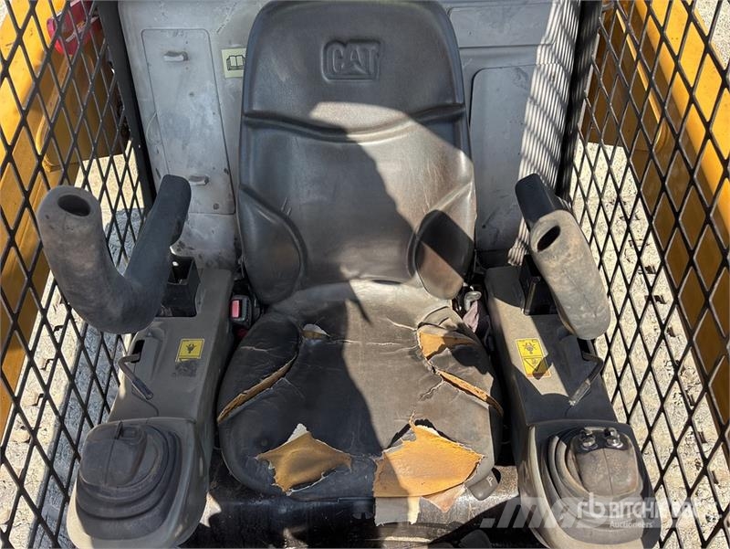 CAT 299D2 滑移装载机