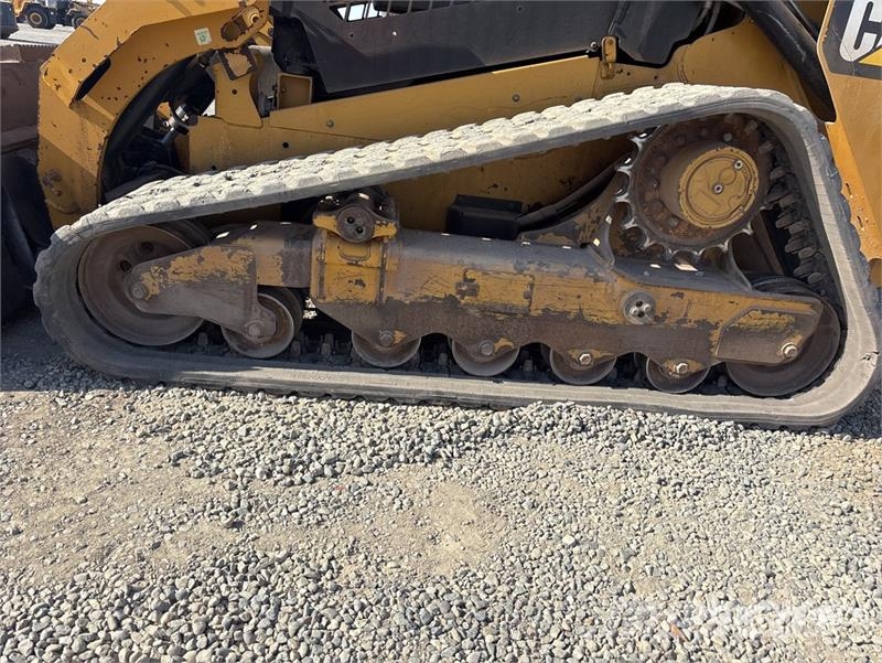 CAT 299D2 滑移装载机