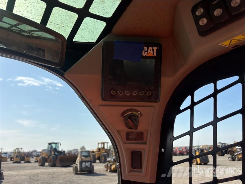 CAT 299D2 滑移装载机