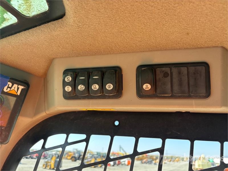 CAT 299D2 滑移装载机