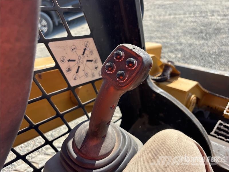 CAT 299D2 滑移装载机