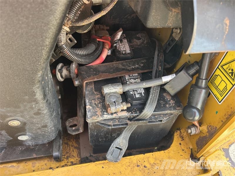 CAT 299D2 Skid steer mini nakladalci
