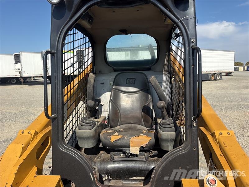 CAT 299D2 滑移装载机