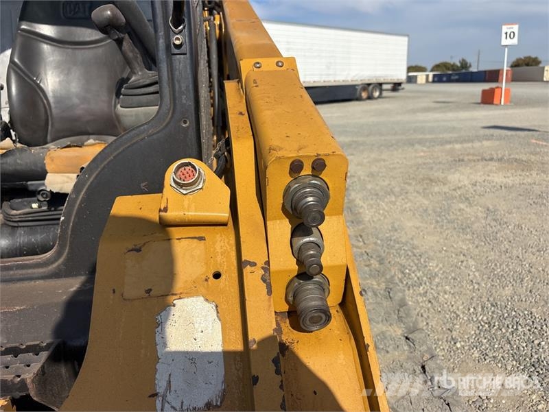 CAT 299D2 滑移装载机