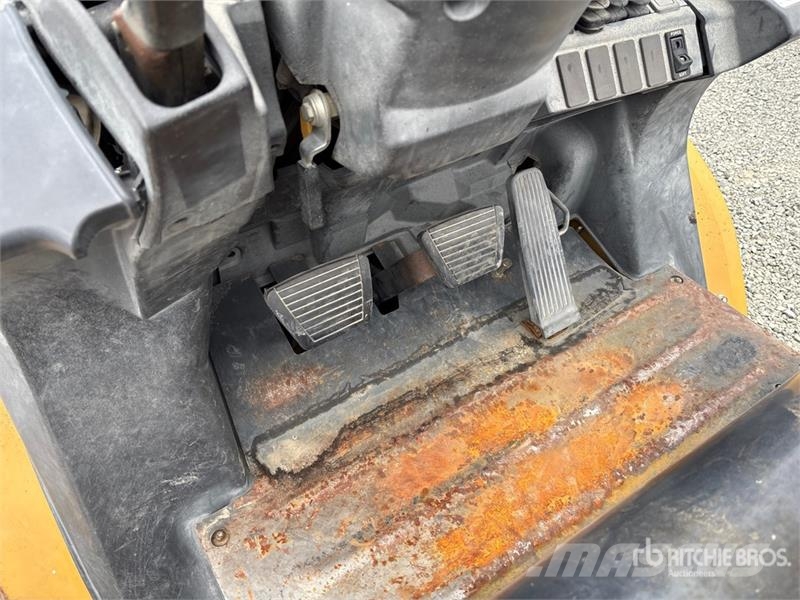 CAT 2P6000 5500 lb Pneumatic Tire Forklift Šakiniai krautuvai - Kita