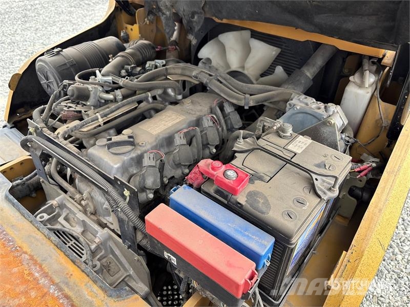 CAT 2P6000 5500 lb Pneumatic Tire Forklift Šakiniai krautuvai - Kita