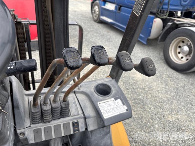 CAT 2P6000 5500 lb Pneumatic Tire Forklift Šakiniai krautuvai - Kita