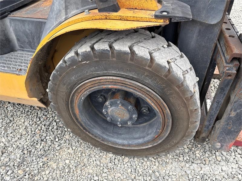 CAT 2P6000 5500 lb Pneumatic Tire Forklift Šakiniai krautuvai - Kita