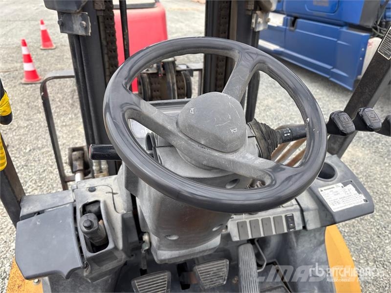 CAT 2P6000 5500 lb Pneumatic Tire Forklift Šakiniai krautuvai - Kita