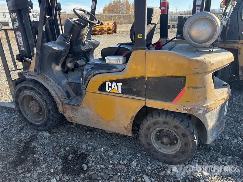 CAT 2P6000-LP 6000 lb Pneumatic Tire Forklift Andere Gabelstapler