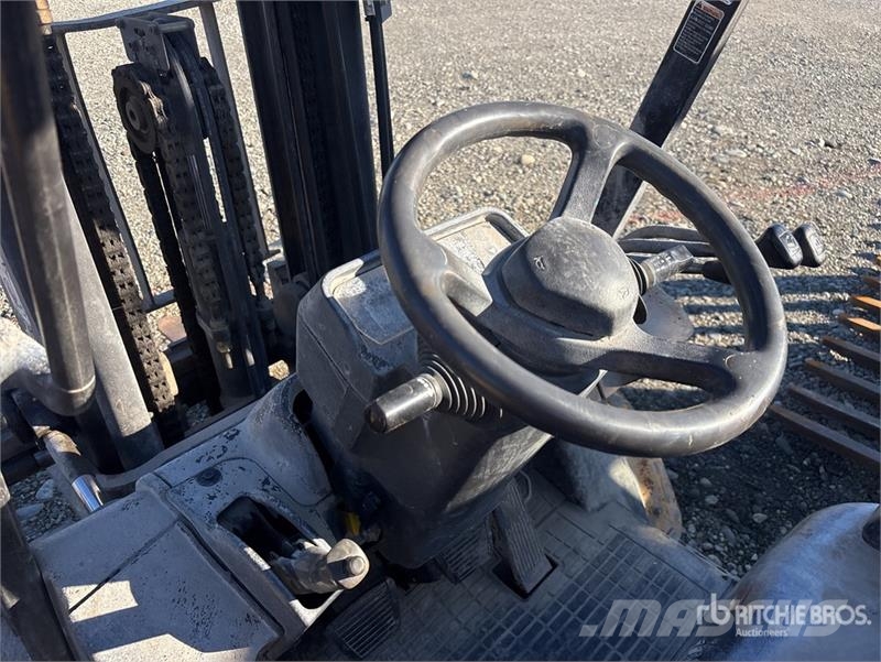 CAT 2P6000-LP 6000 lb Pneumatic Tire Forklift Andere Gabelstapler