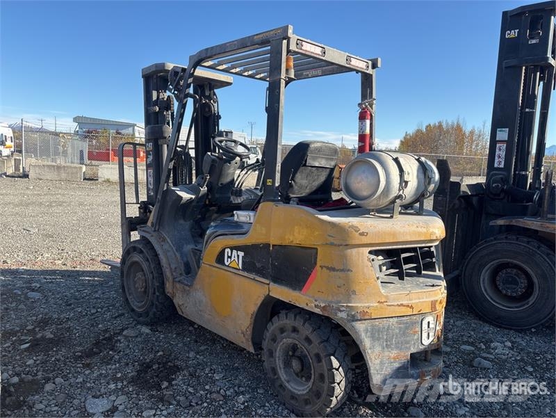 CAT 2P6000-LP 6000 lb Pneumatic Tire Forklift Andere Gabelstapler