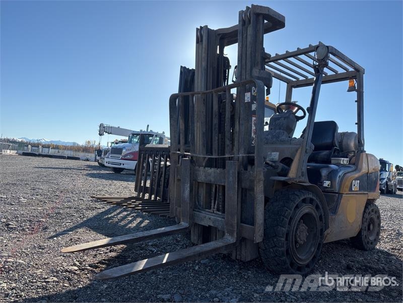 CAT 2P6000-LP 6000 lb Pneumatic Tire Forklift Andere Gabelstapler