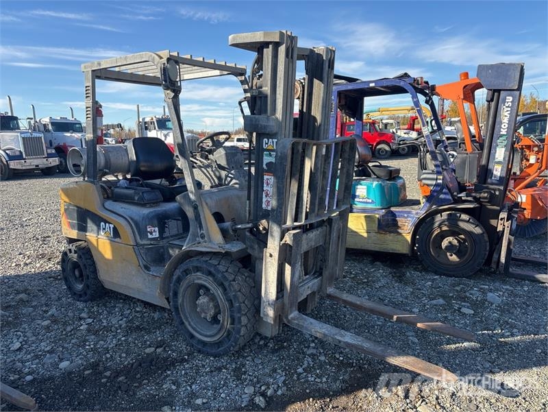 CAT 2P6000-LP 6000 lb Pneumatic Tire Forklift Andere Gabelstapler
