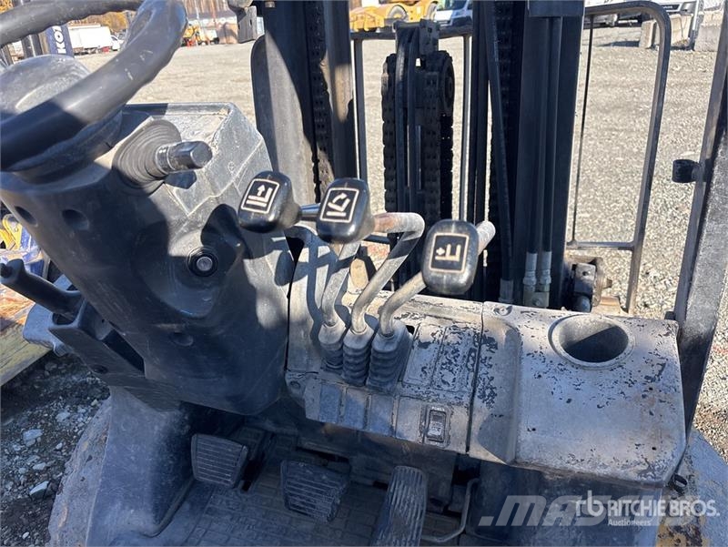 CAT 2P6000-LP 6000 lb Pneumatic Tire Forklift Andere Gabelstapler