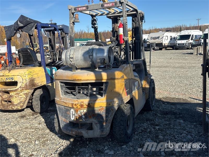 CAT 2P6000-LP 6000 lb Pneumatic Tire Forklift Andere Gabelstapler