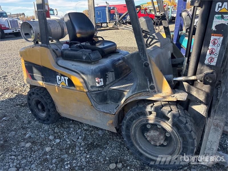 CAT 2P6000-LP 6000 lb Pneumatic Tire Forklift Andere Gabelstapler