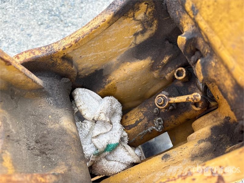 CAT 305.5E2 Mini Excavator 小型挖掘机