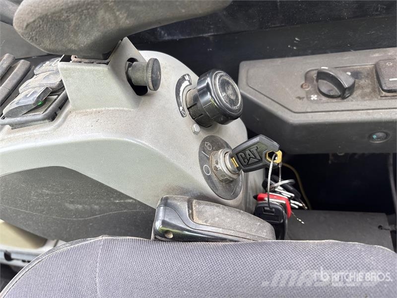 CAT 305.5E2 Mini Excavator 小型挖掘机