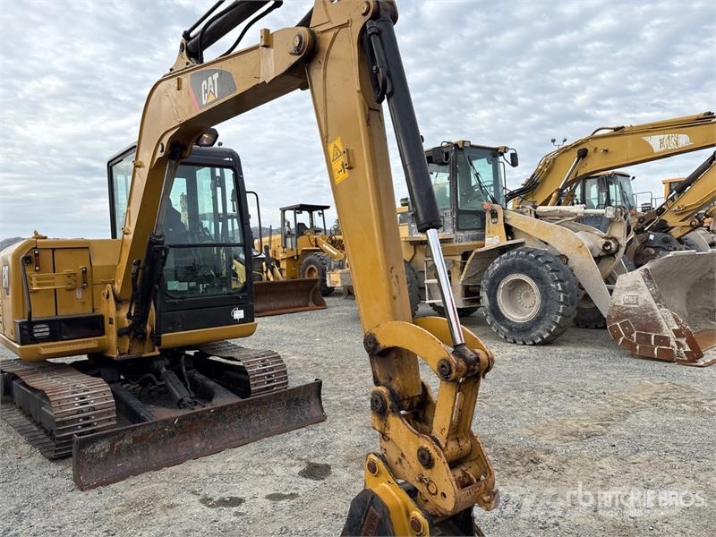 CAT 305.5E2 Mini Excavator 小型挖掘机